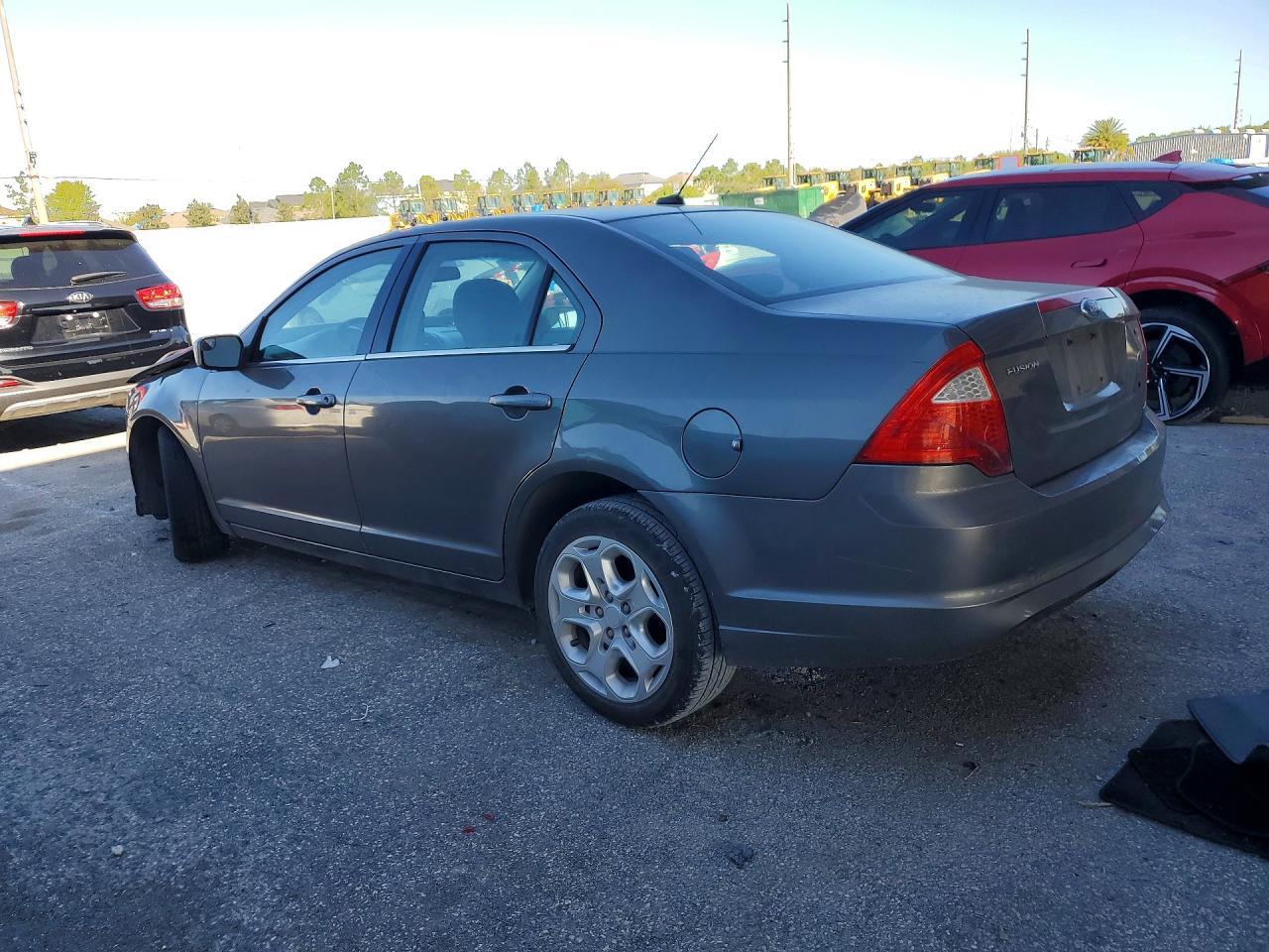 2011 Ford Fusion Se - Image 2