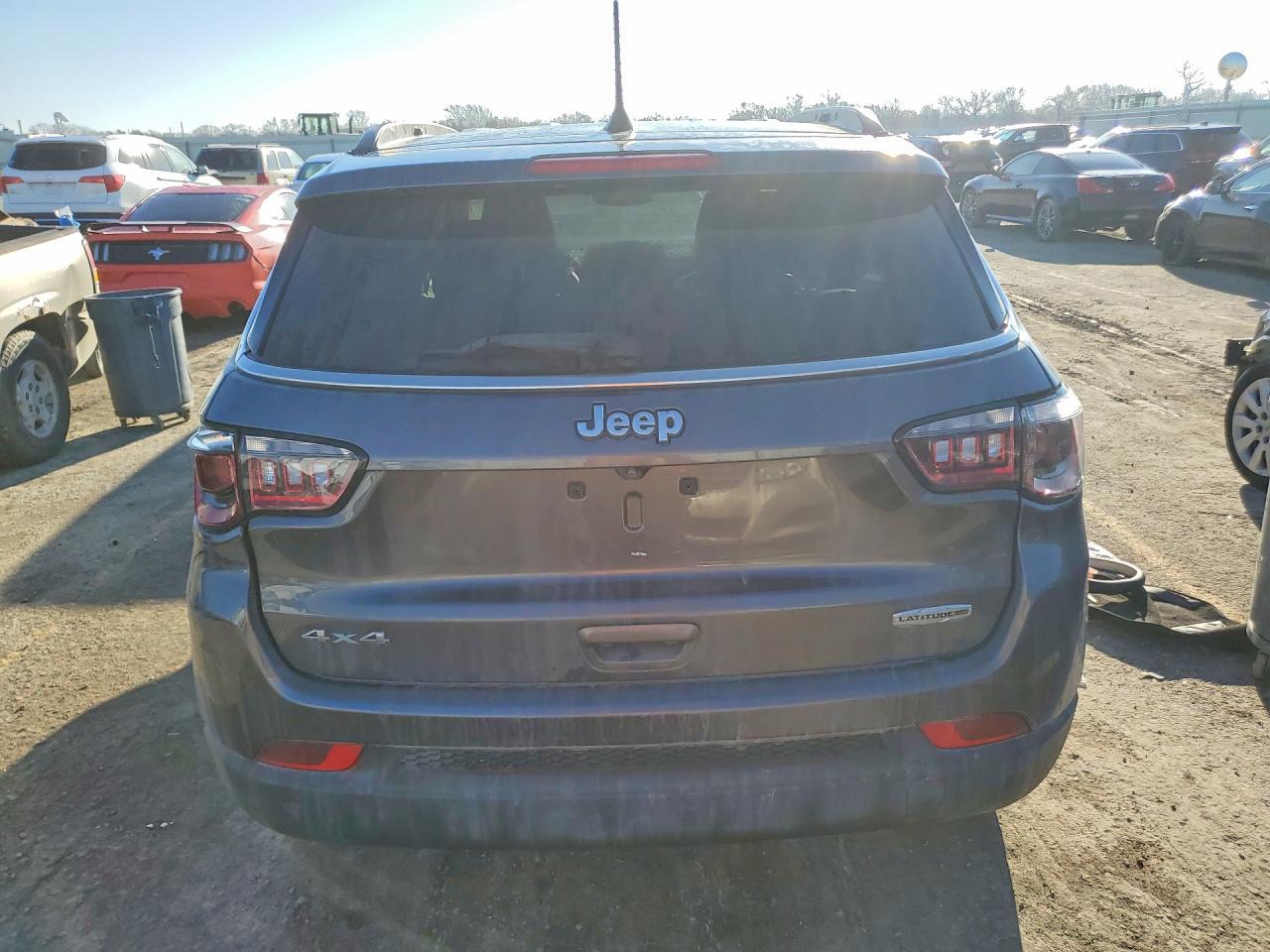 2022 Jeep Compass Latitude Lux - Фото 6