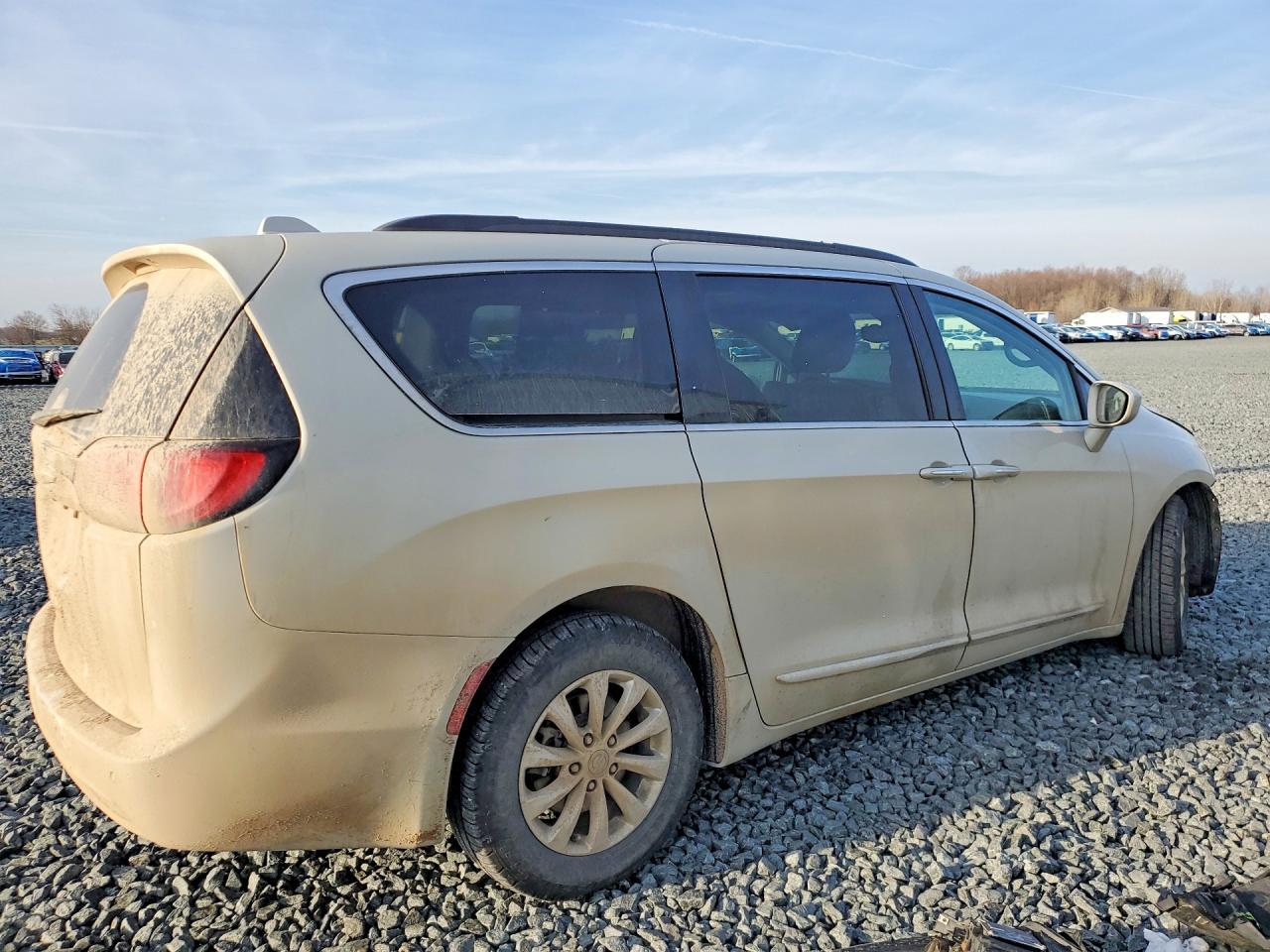 2017 Chrysler Pacifica Touring L - Фото 3