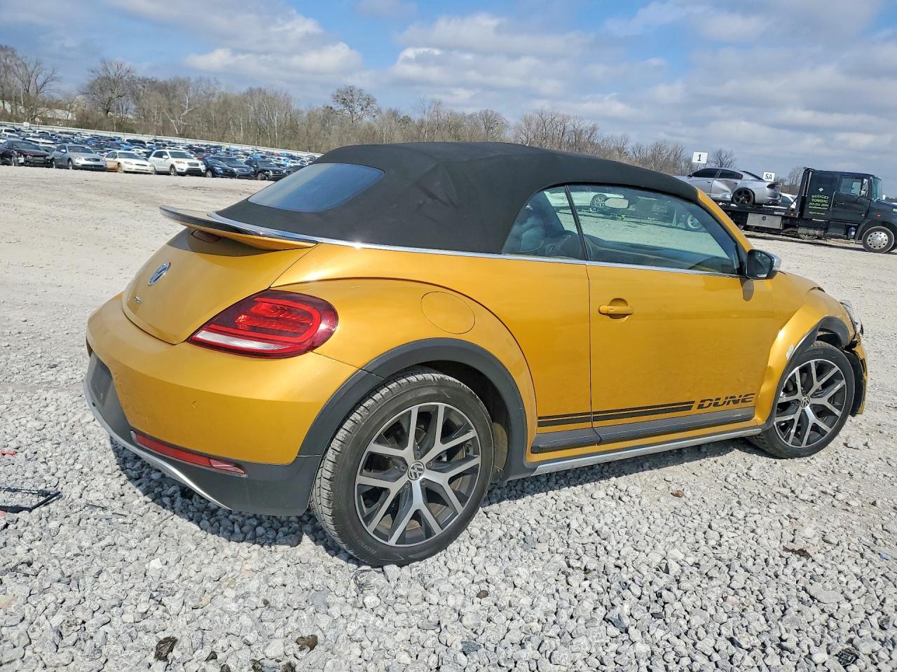 2017 Volkswagen Beetle Dune - Фото 3