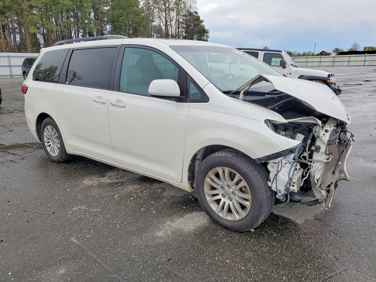 2016 Toyota Sienna Xle 8-Passenger - Фото 4