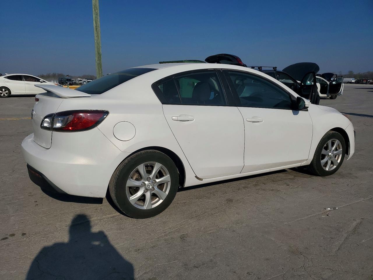 2011 Mazda 3 I - Image 3