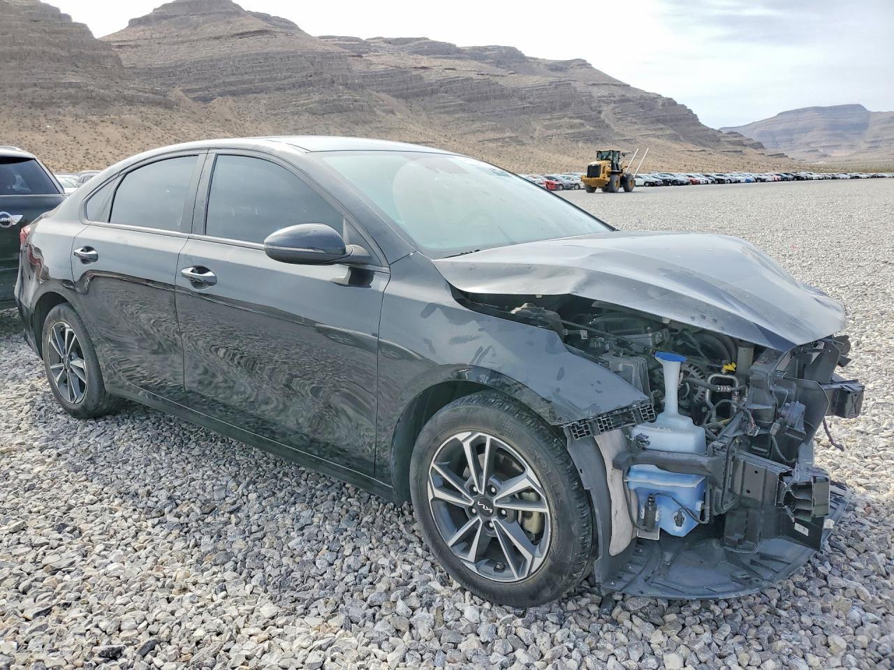 2024 Kia Forte Lxs - Image 4