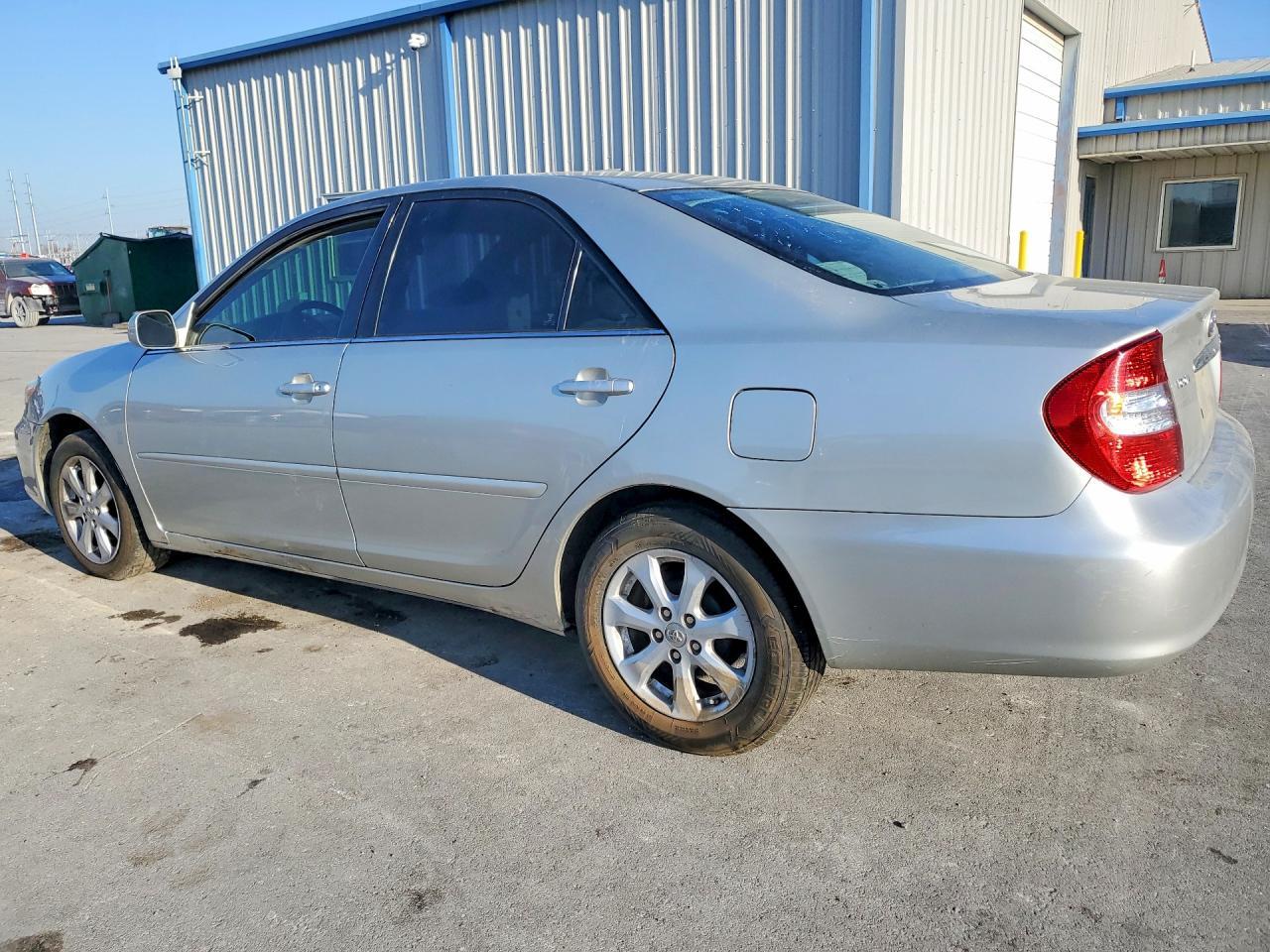 2003 Toyota Camry Le - Фото 2