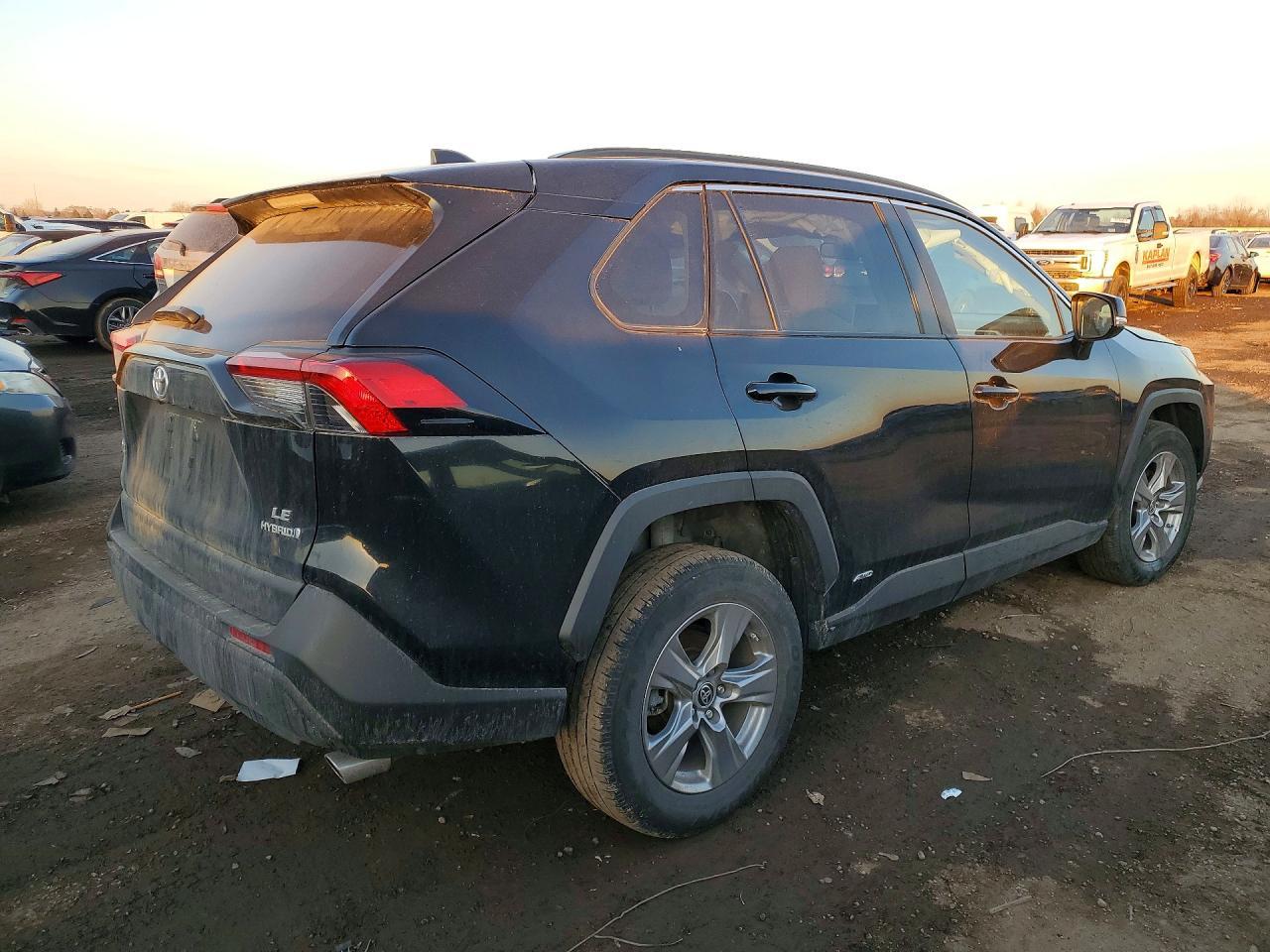 2024 Toyota Rav4 Le - Image 3