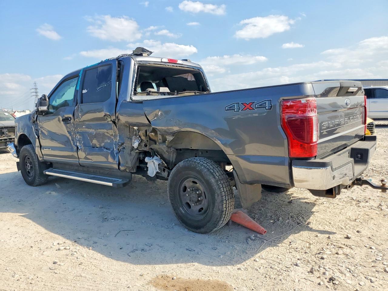 2022 Ford F250 Super Duty - Фото 2