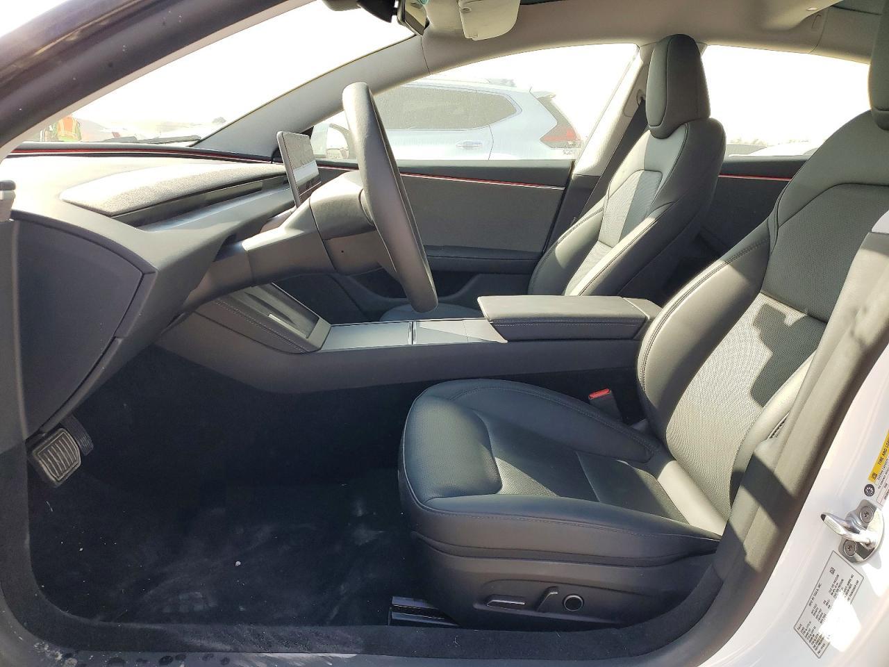 2025 Tesla Model 3 - Фото 7