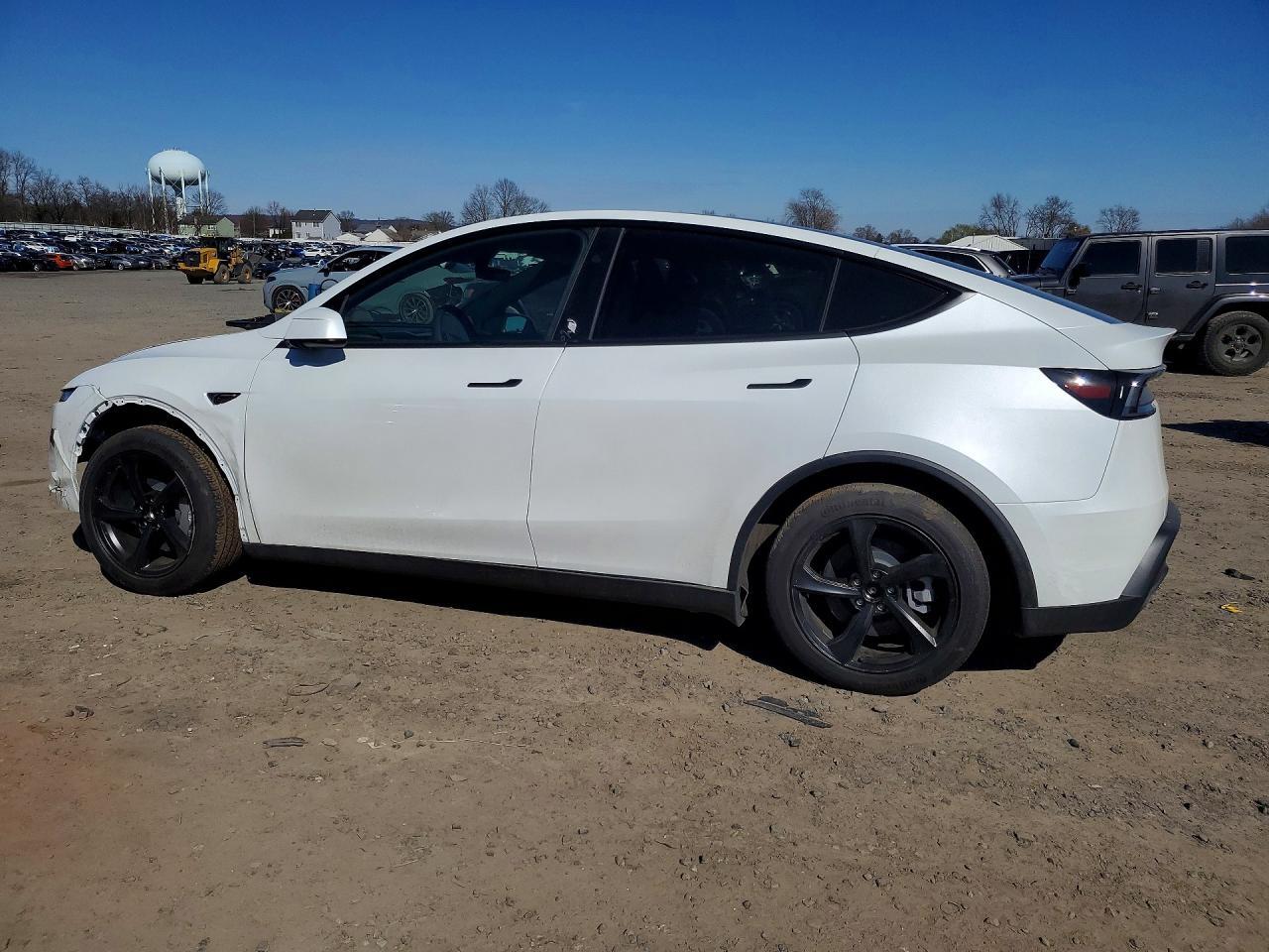 2026 Tesla Model Y - Фото 2