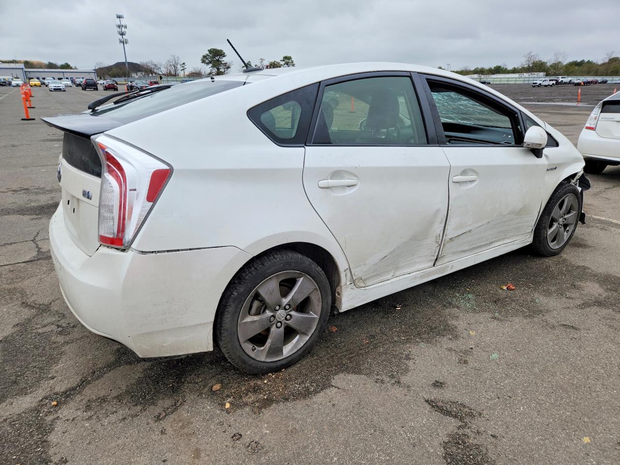 2015 Toyota Prius Persona Series - Image 3