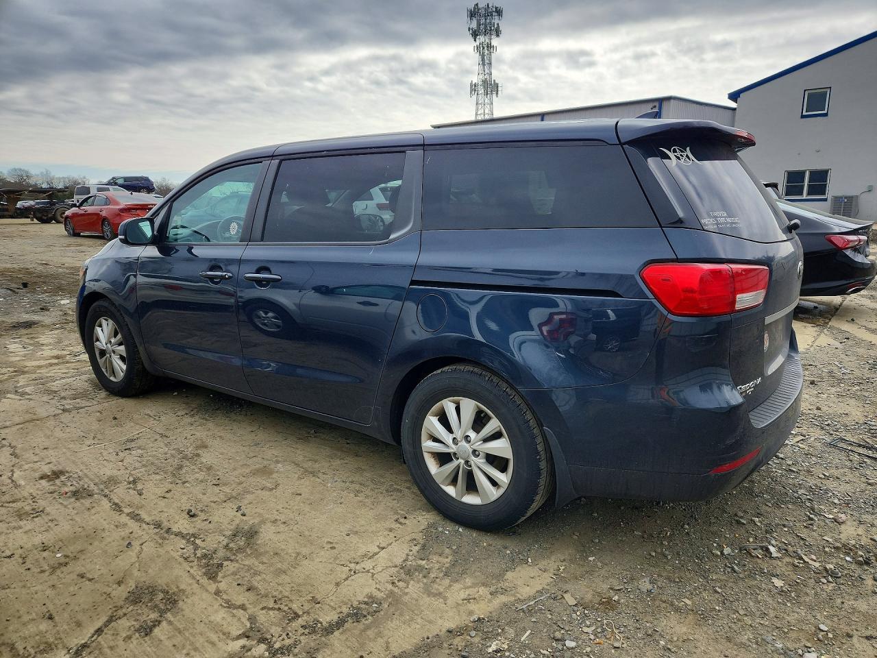 2017 Kia Sedona Lx - Image 2