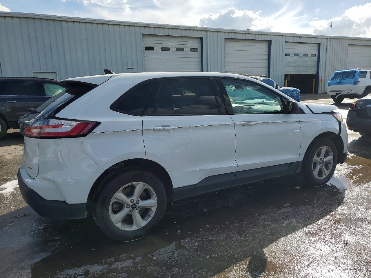 2022 Ford Edge Se - Image 3