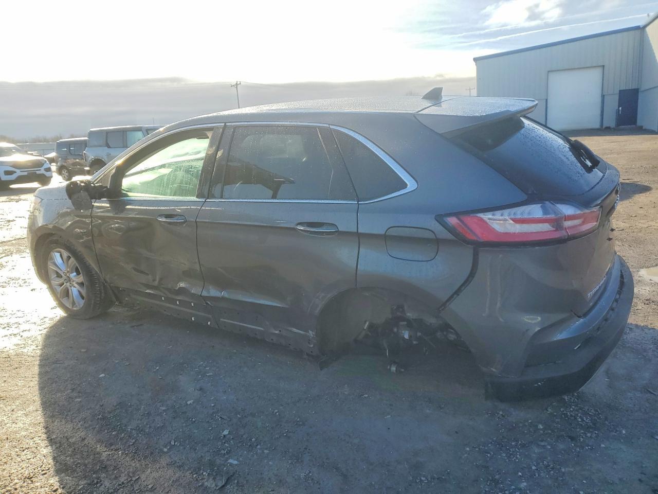 2022 Ford Edge Titanium - Фото 2