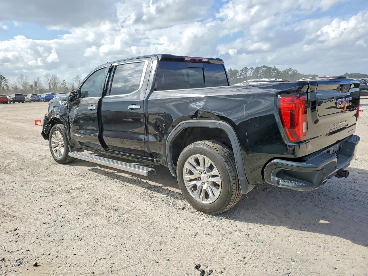 2022 GMC Sierra K1500 Denali - Image 2