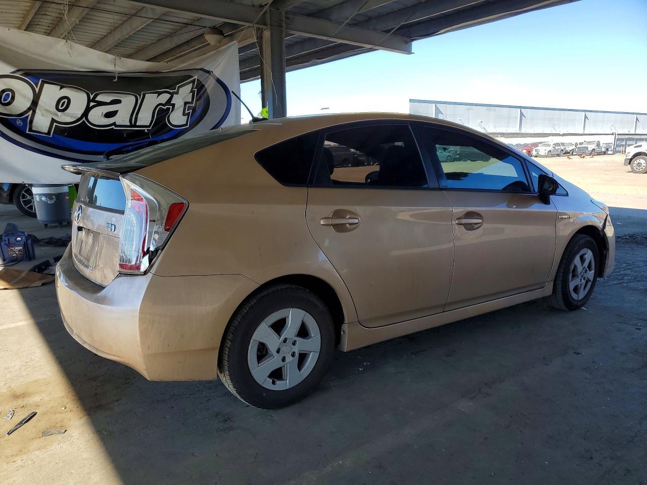 2011 Toyota Prius Four - Фото 3