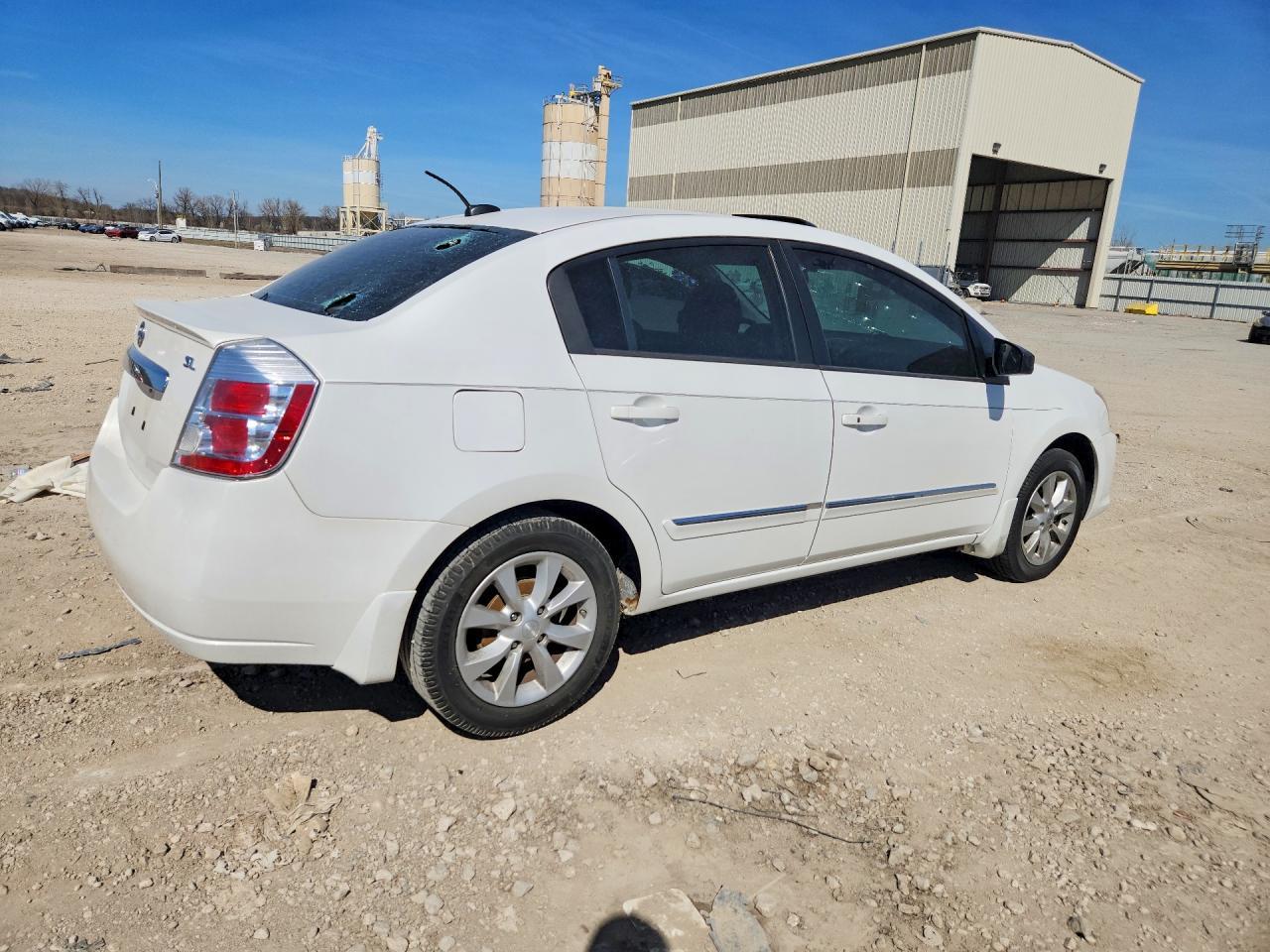 2010 Nissan Sentra 2.0 - Фото 3