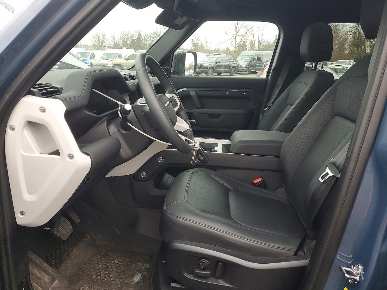 2025 Land Rover Defender 110 S - Фото 7