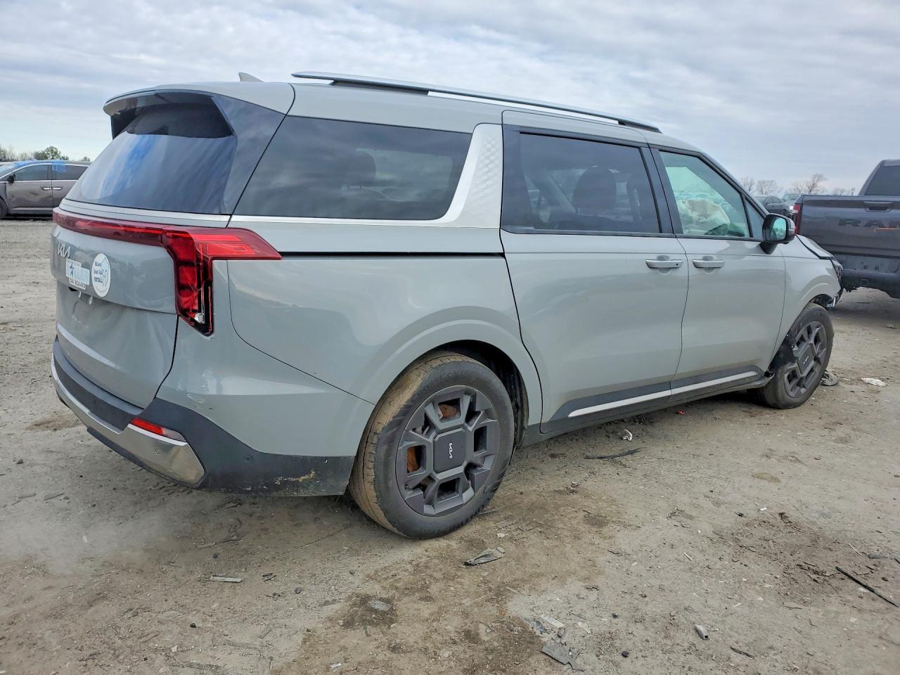 2025 Kia Carnival Sx - Фото 3