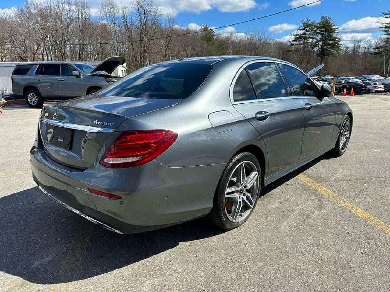 2018 Mercedes-Benz E 400 4Matic - Image 3