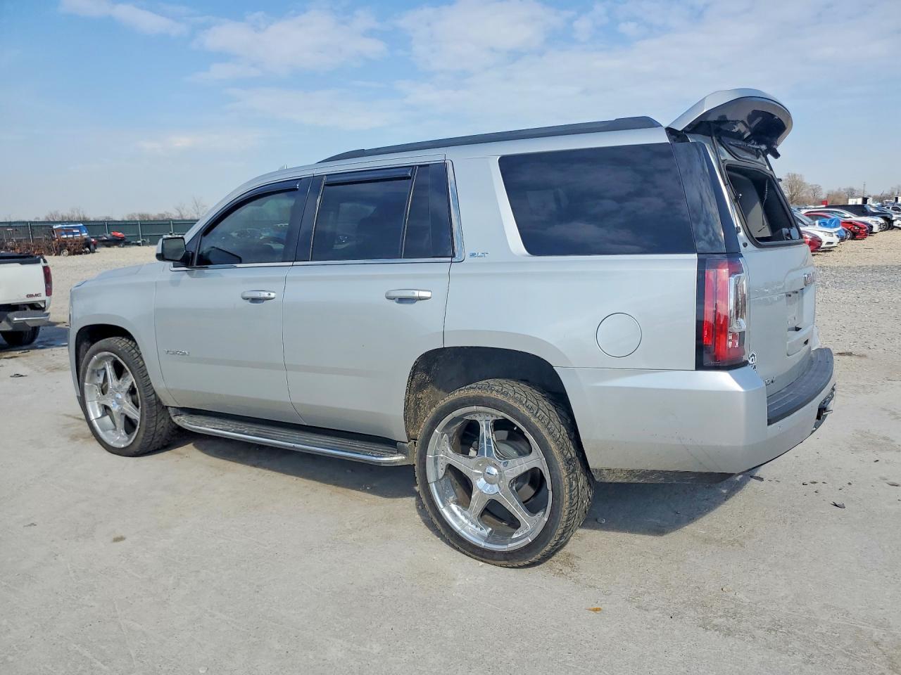 2019 GMC Yukon - Фото 2