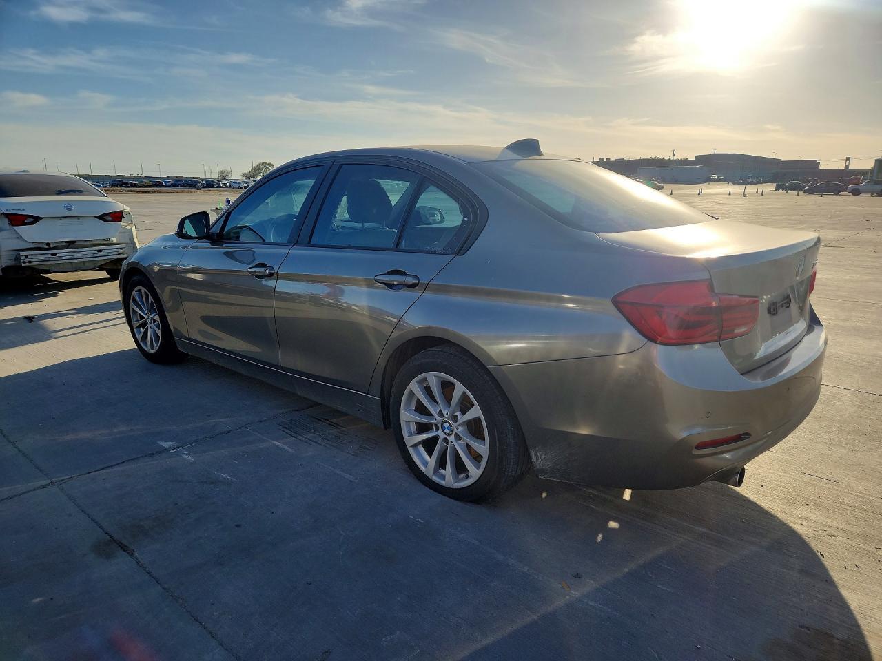 2017 BMW 320 I - Фото 2