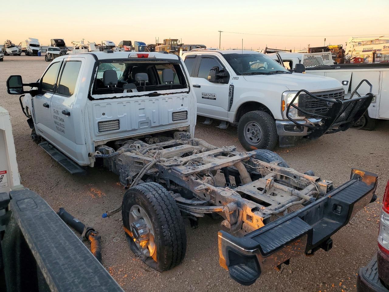 2025 Ford F350 - Фото 2