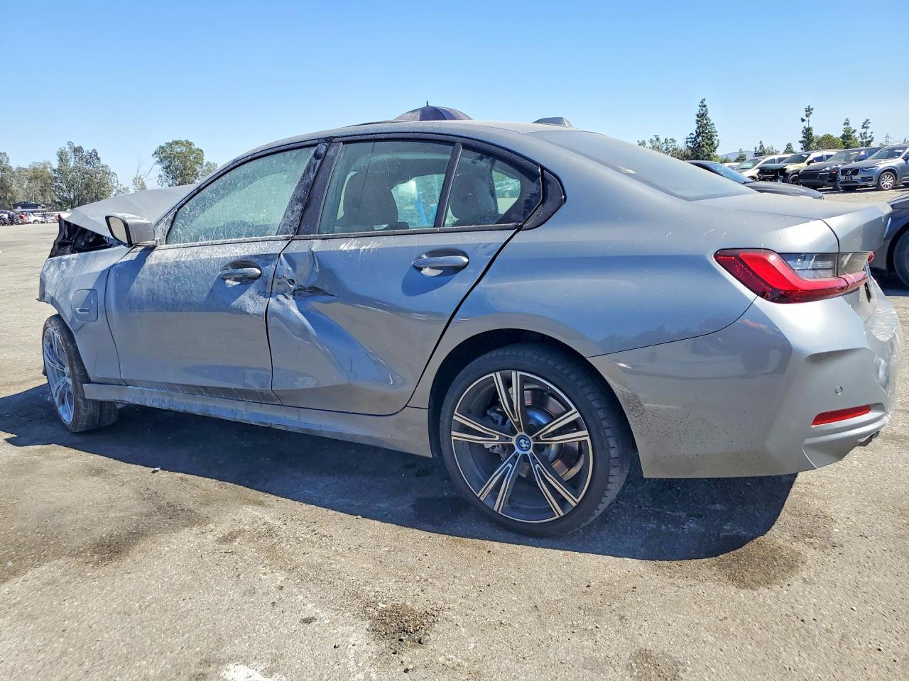 2023 BMW 330E - Фото 2