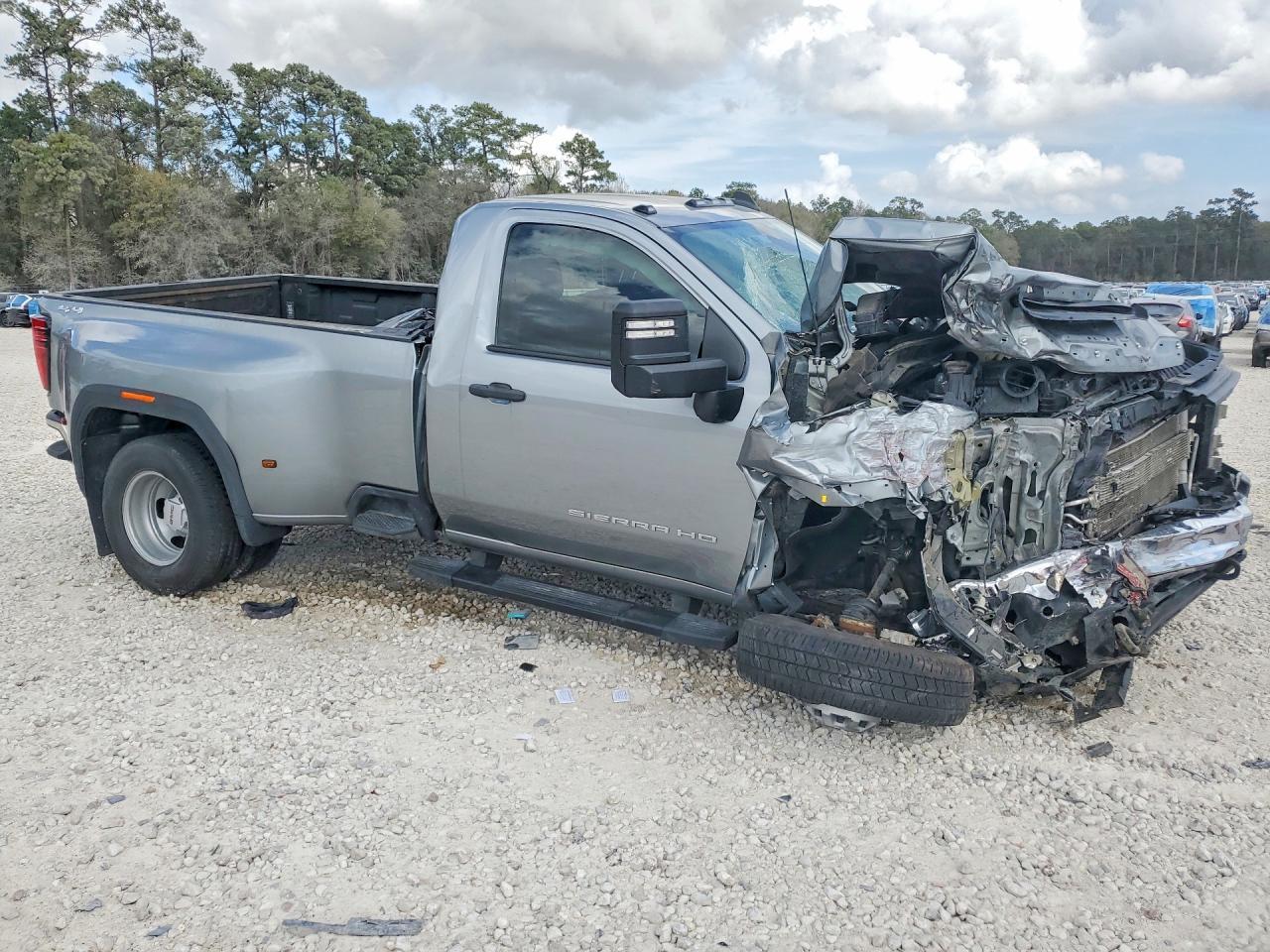 2024 GMC Sierra K3500 - Image 4