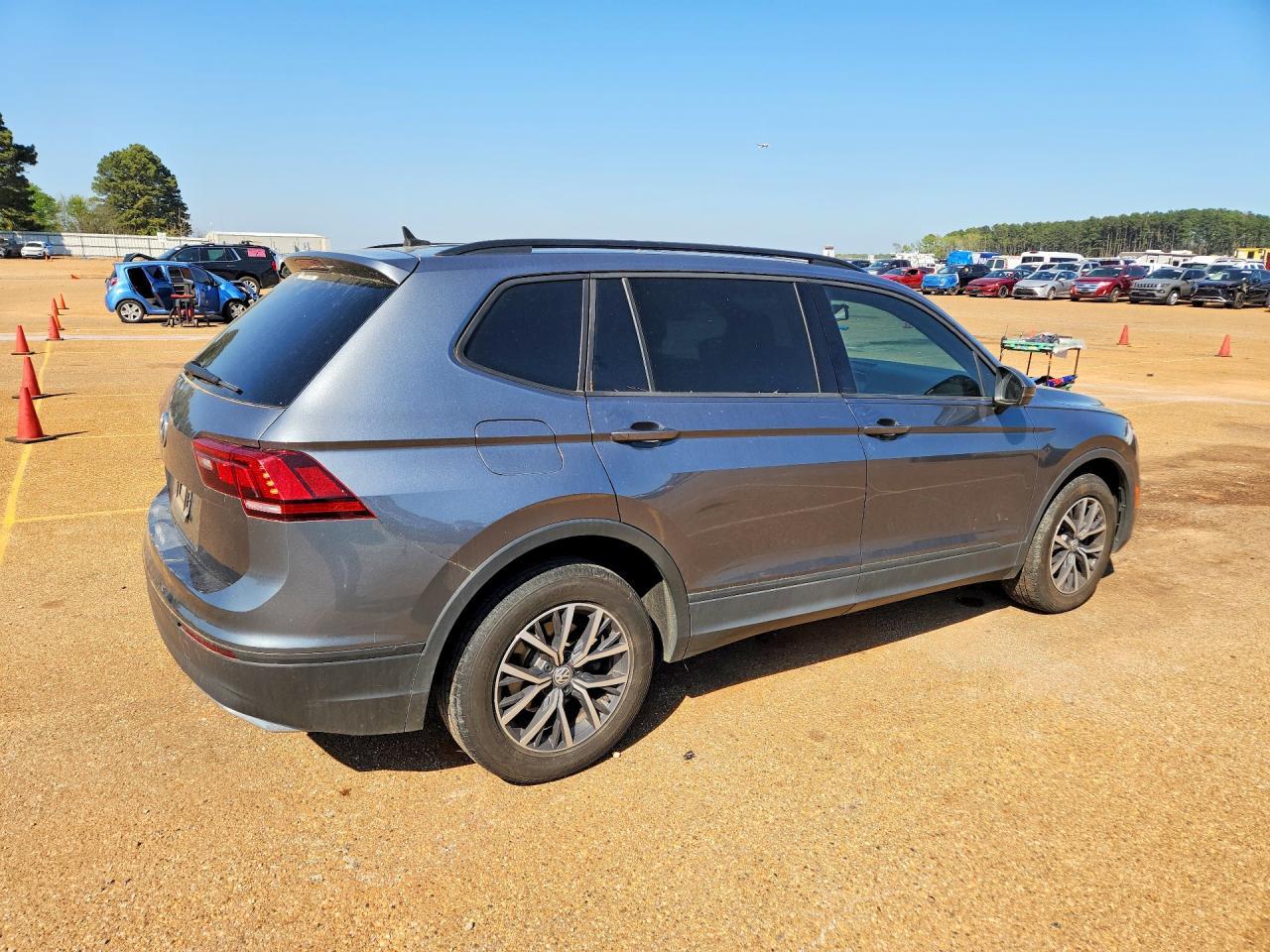 2021 Volkswagen Tiguan S - Фото 3