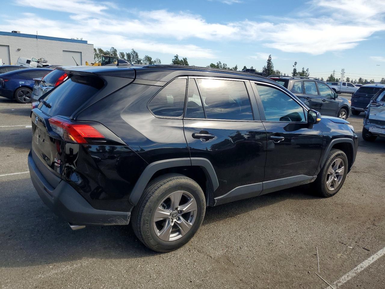 2022 Toyota Rav4 Xle - Фото 3