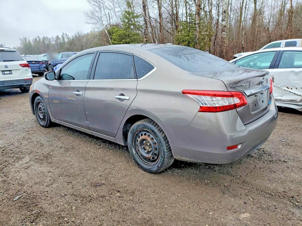 2015 Nissan Sentra S - Фото 2