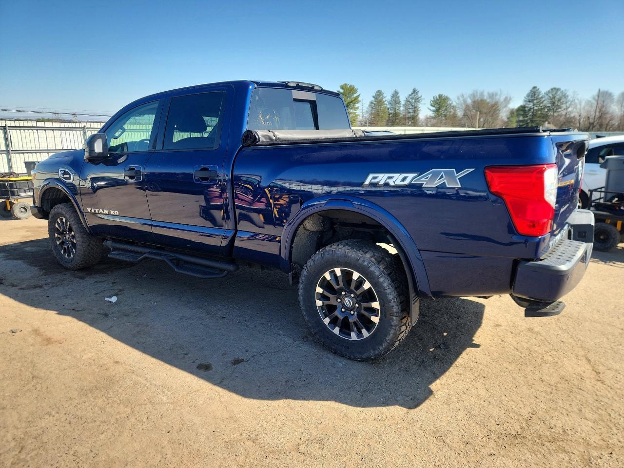 2017 Nissan Titan Xd Pro-4X 4Wd 5.0L V8 Tdsl - Фото 2