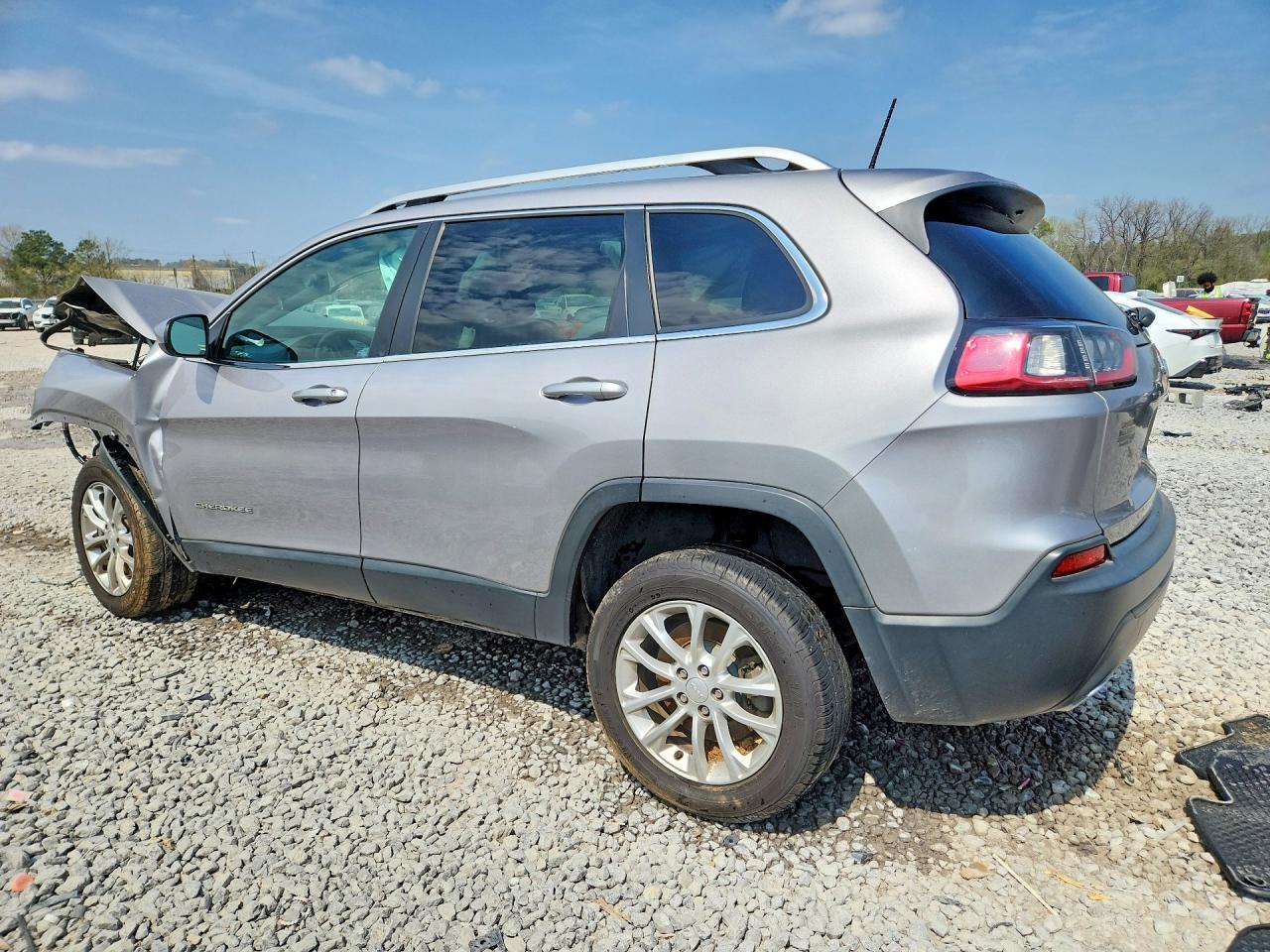 2019 Jeep Cherokee Latitude - Фото 2