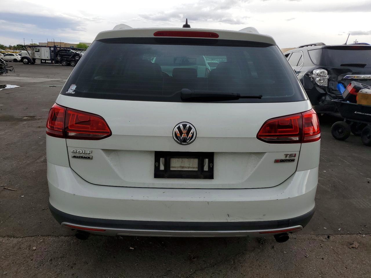 2017 Volkswagen Golf Alltrack S - Image 6