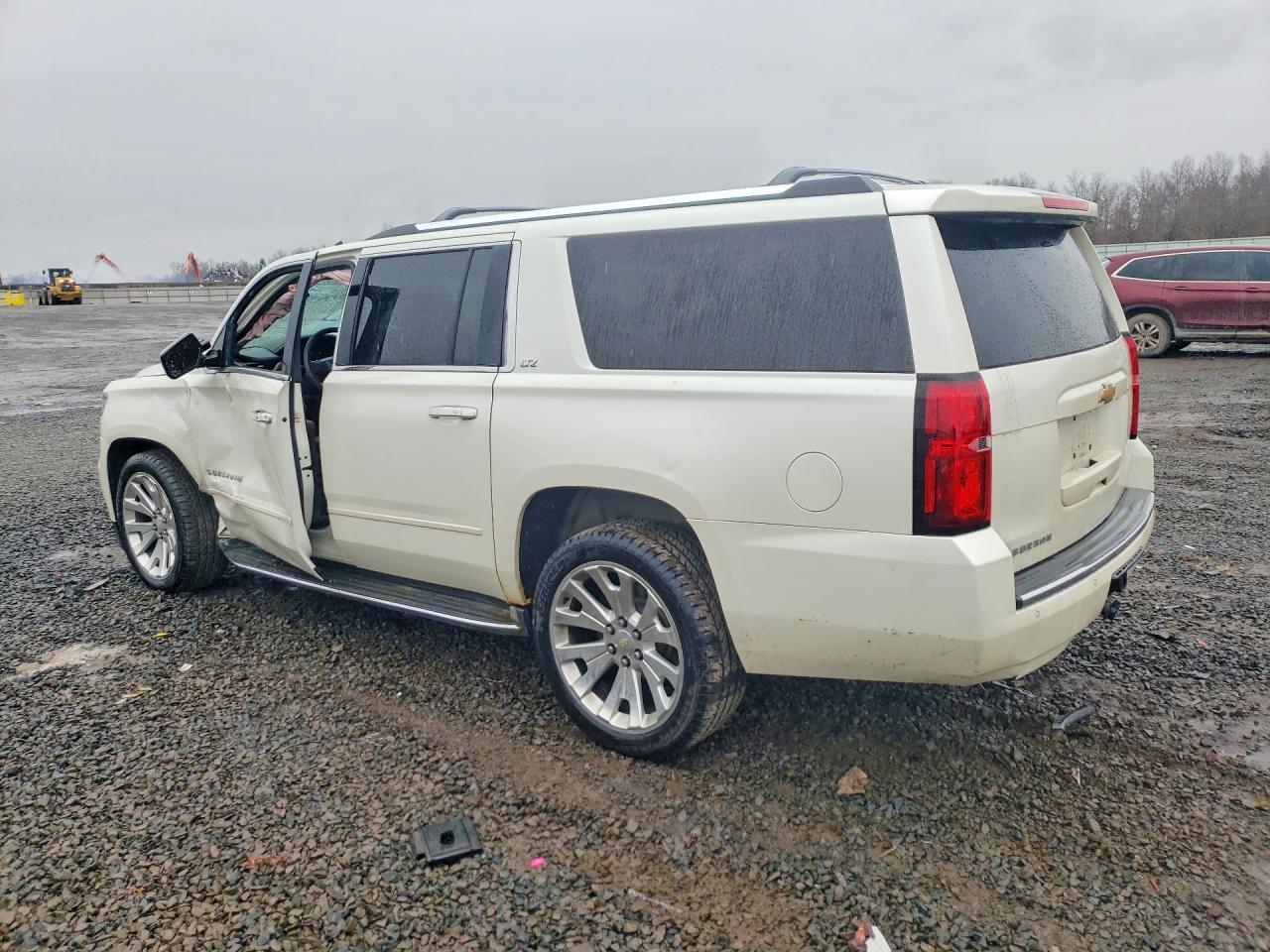 2015 Chevrolet Suburban K1500 Ltz - Image 2