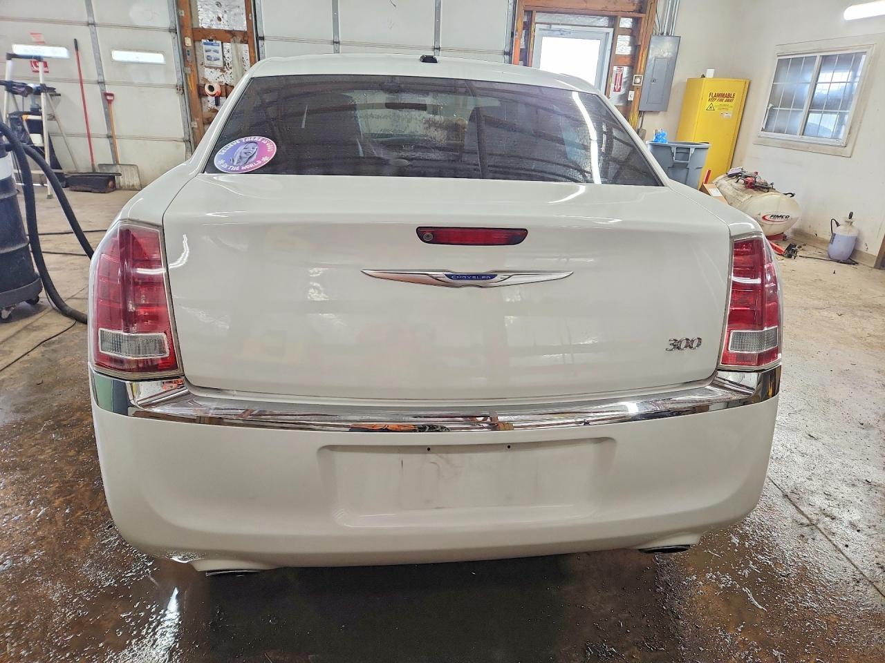 2011 Chrysler 300 Limited - Image 6