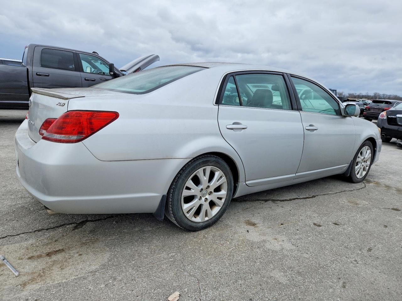 2008 Toyota Avalon Xls - Image 3