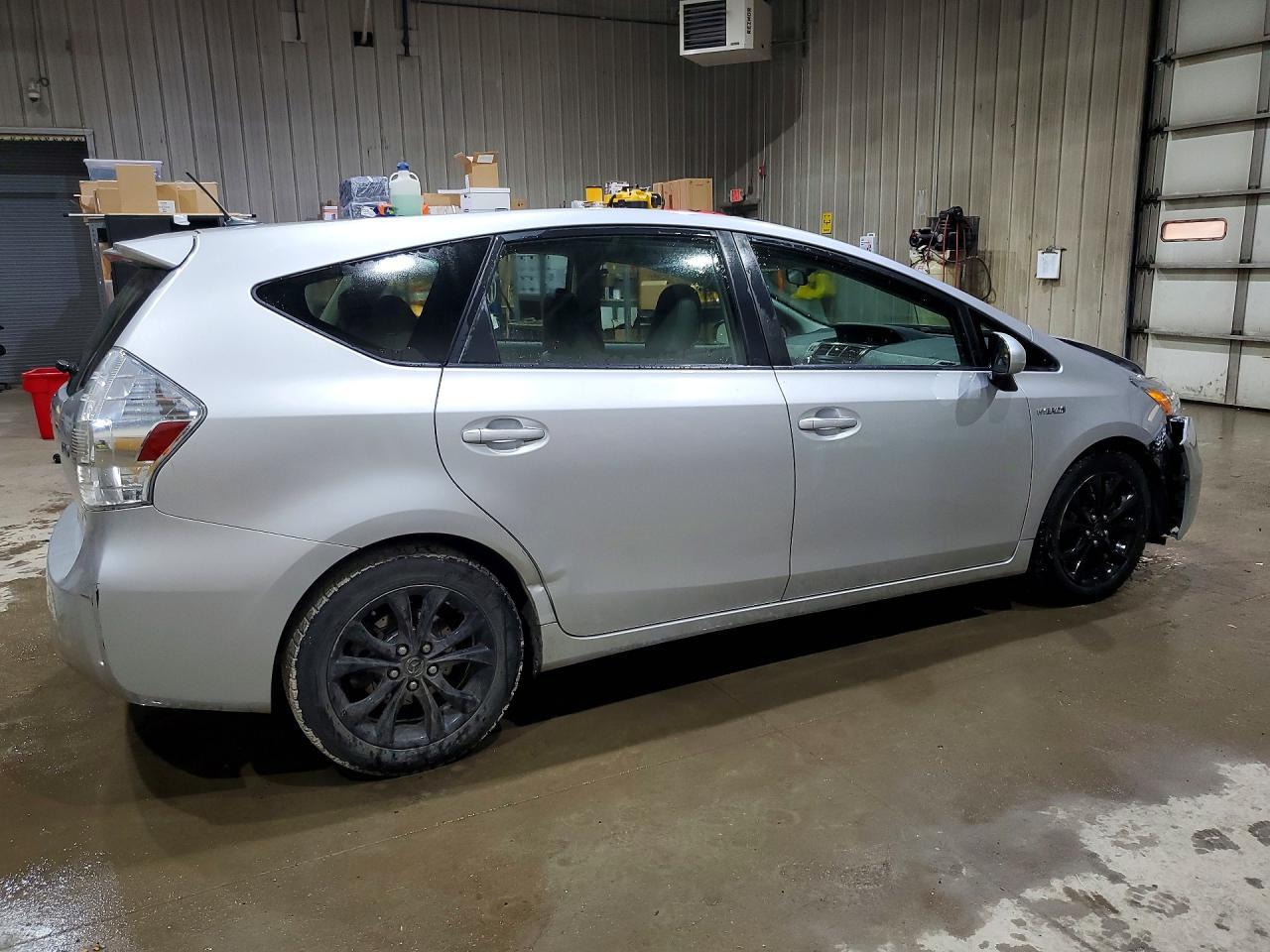 2012 Toyota Prius V Three - Фото 3