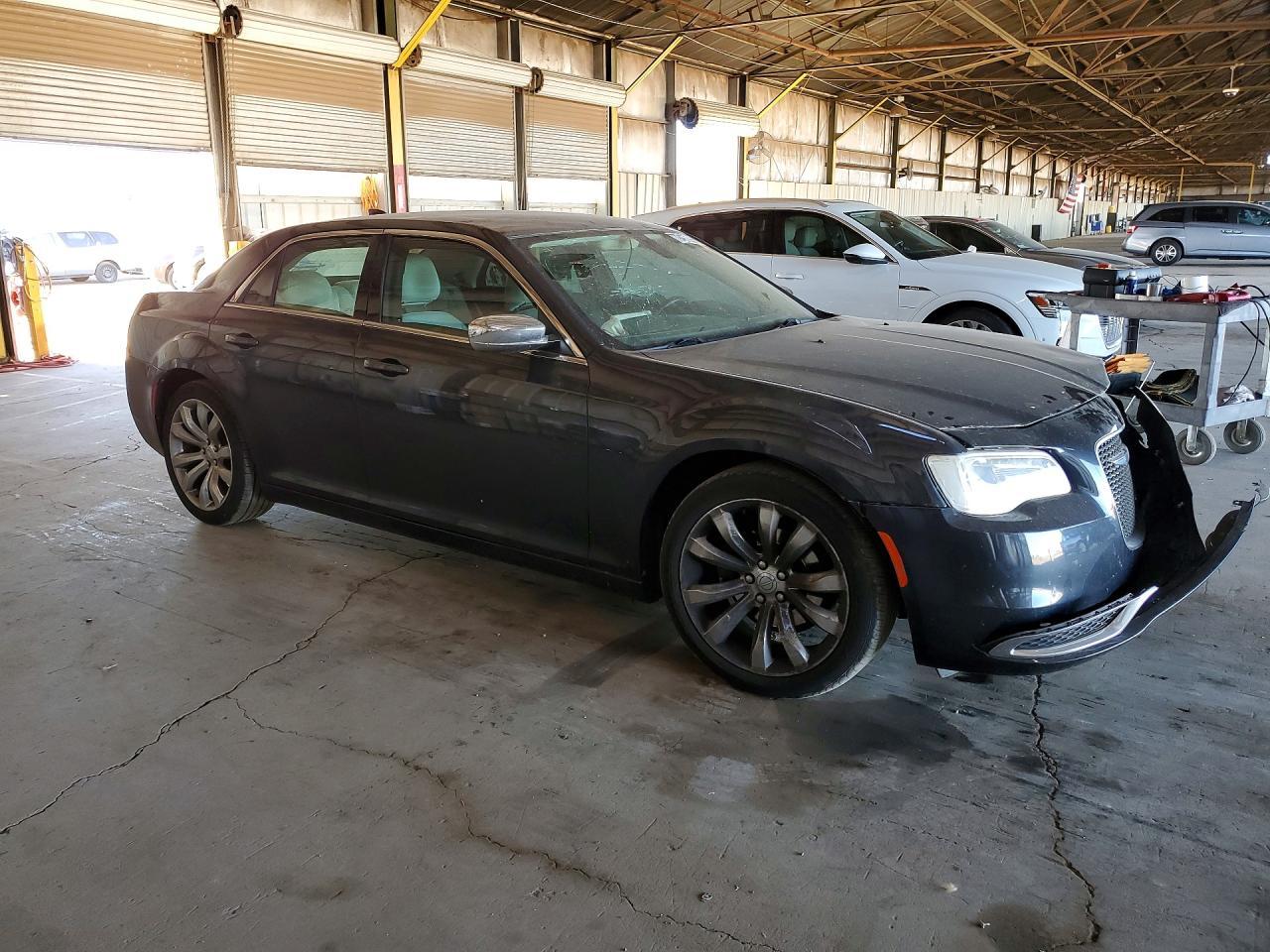 2018 Chrysler 300 Touring - Фото 4