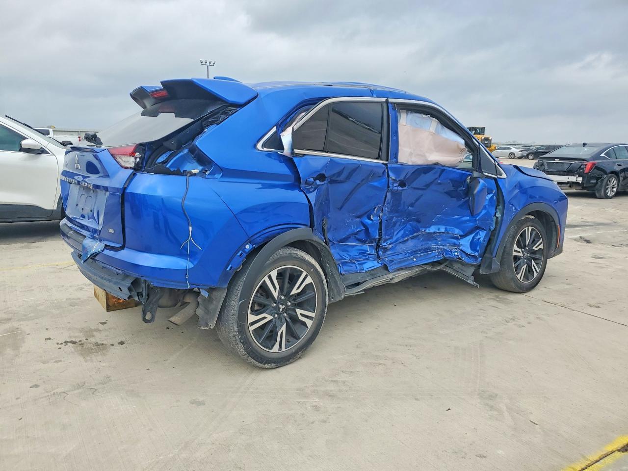 2023 Mitsubishi Eclipse Cross Se - Фото 3