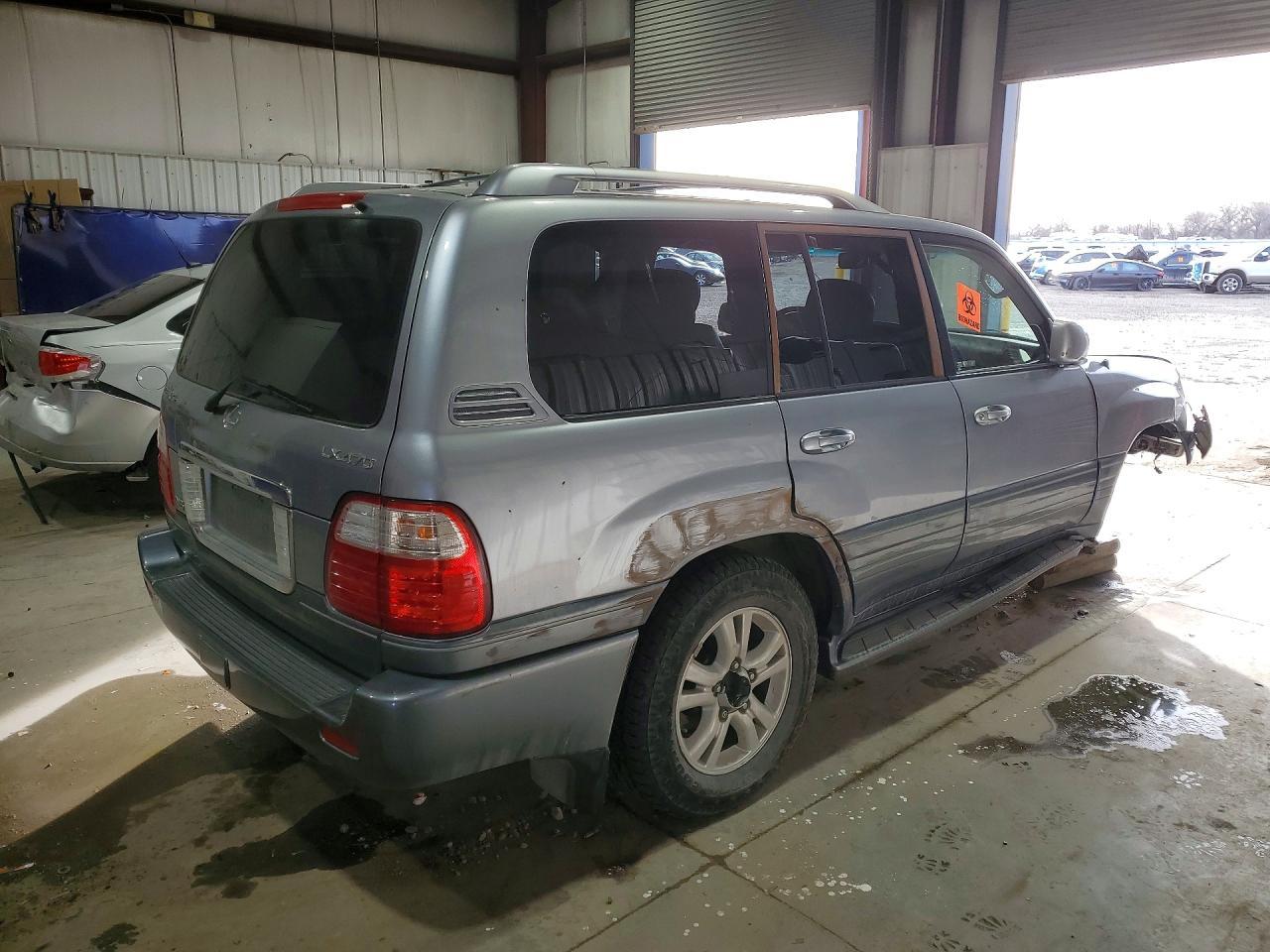 2004 Lexus Lx 470 Base - Image 3