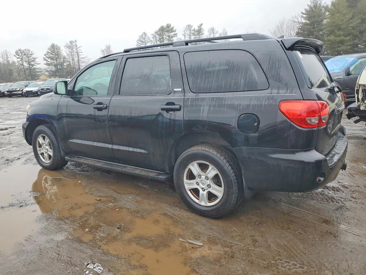 2011 Toyota Sequoia Sr5 - Фото 2