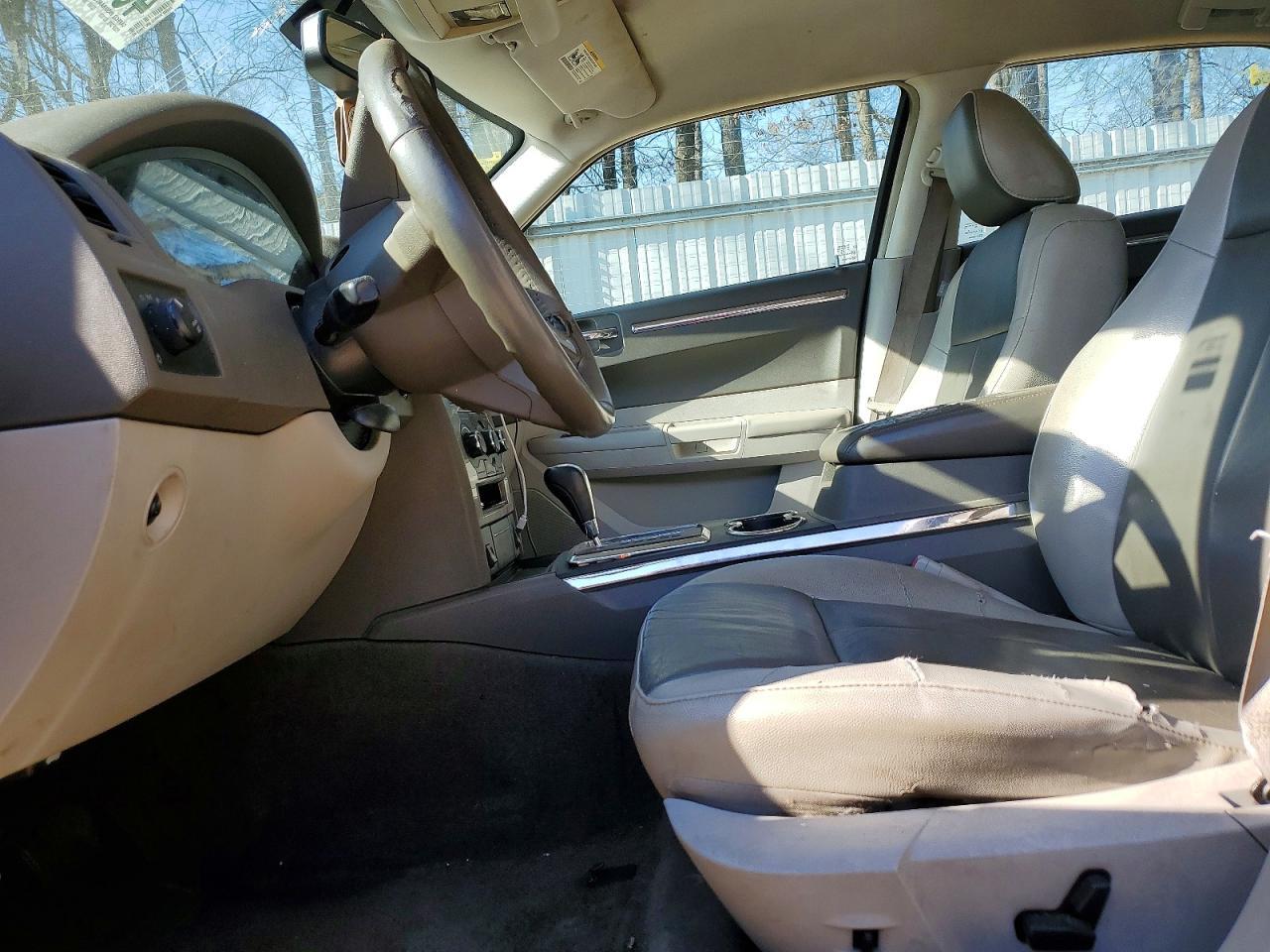 2008 Chrysler 300 Touring - Image 7