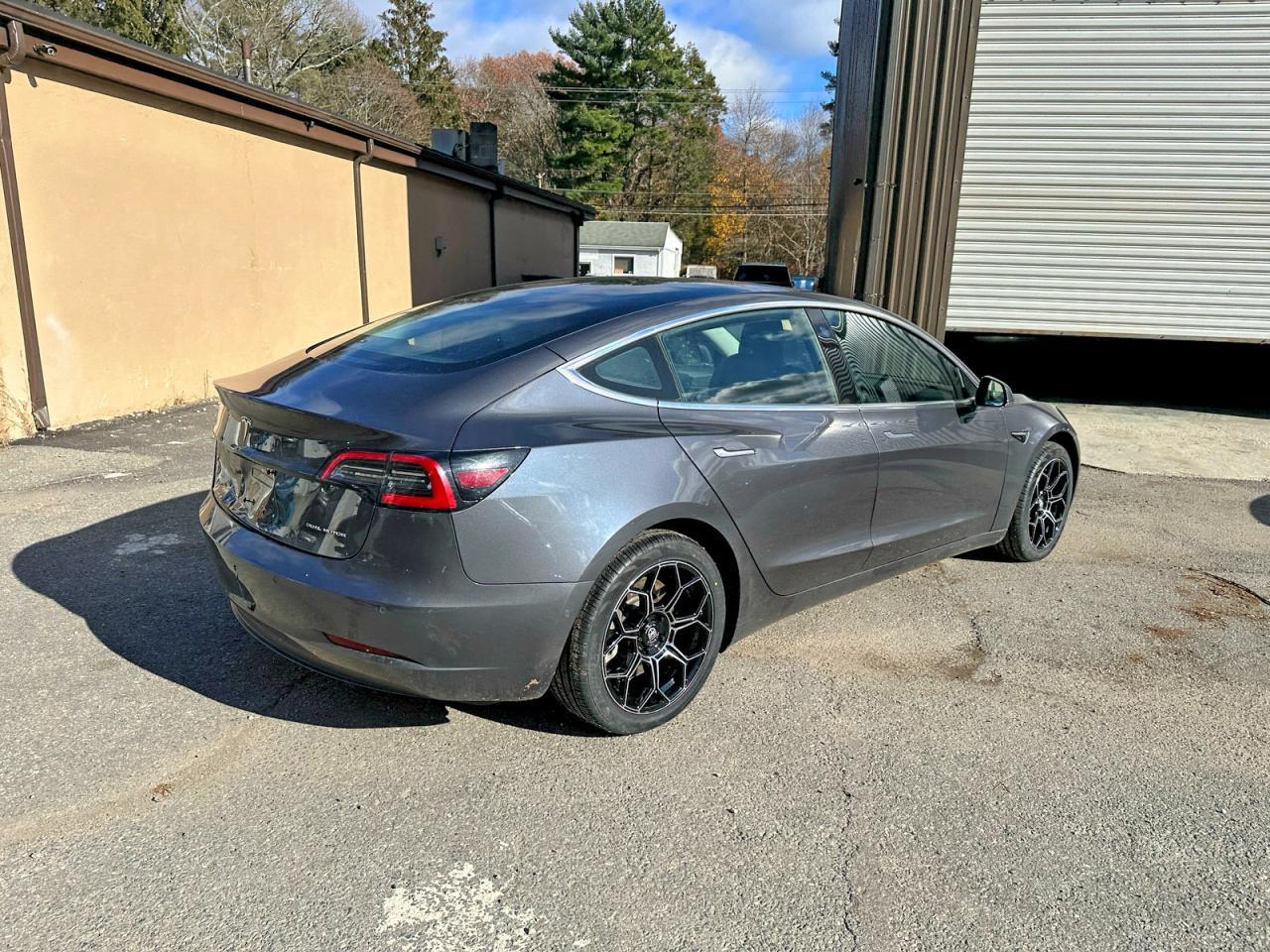 2018 Tesla Model 3 - Фото 4