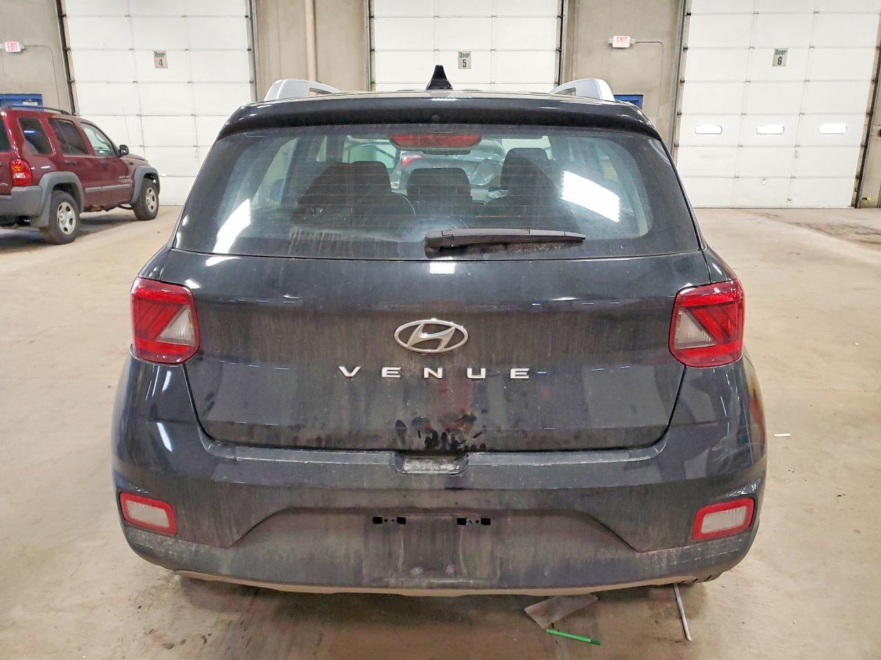 2022 Hyundai Venue Sel - Image 6