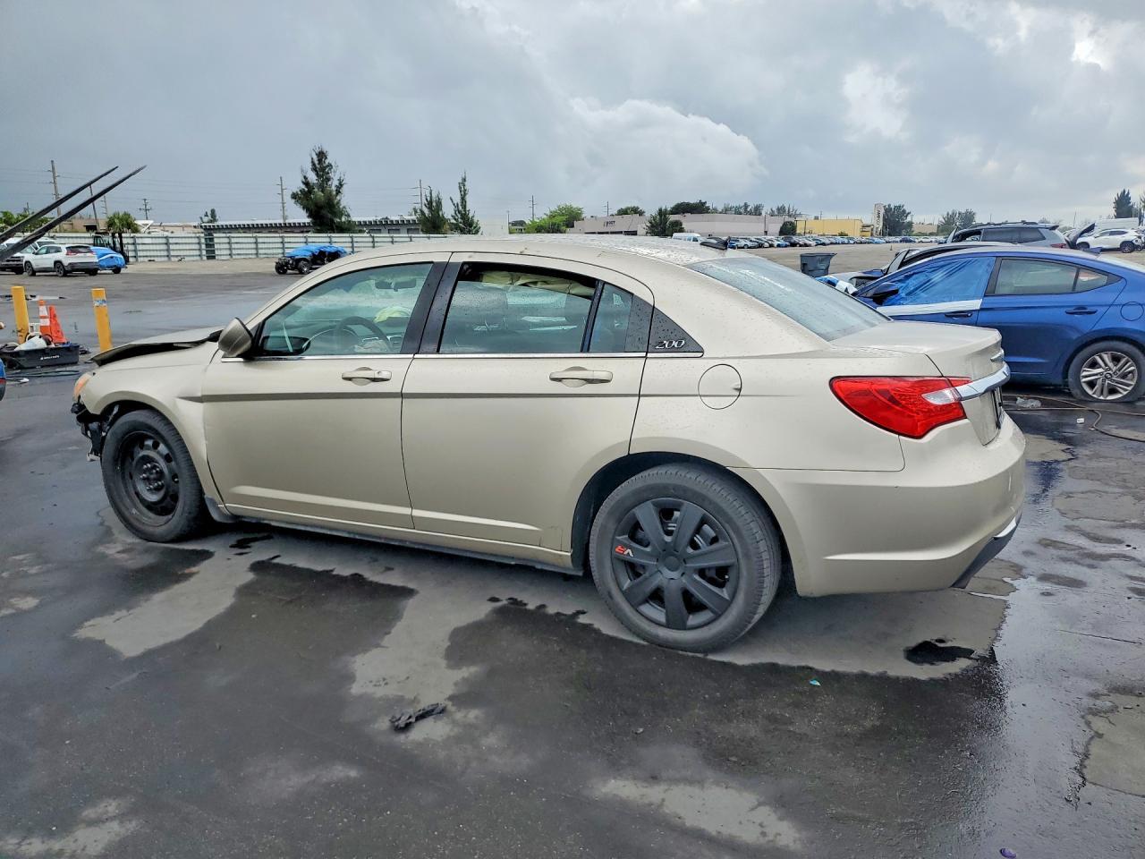 2014 Chrysler 200 Lx - Фото 2