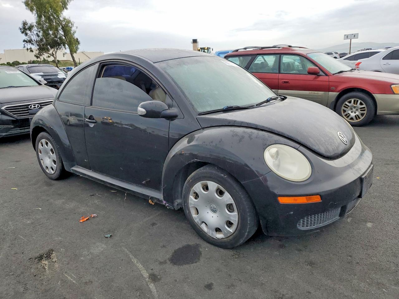 2010 Volkswagen New Beetle - Фото 4