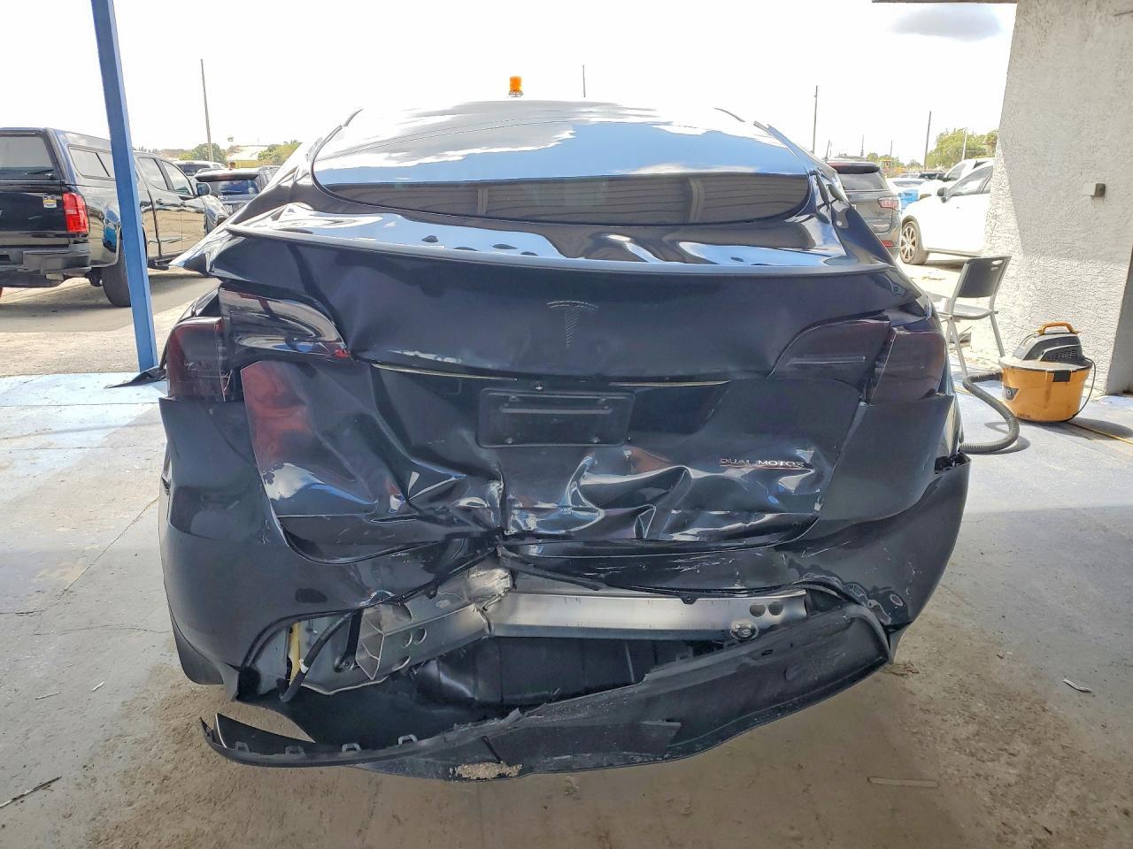 2024 Tesla Model Y - Фото 6