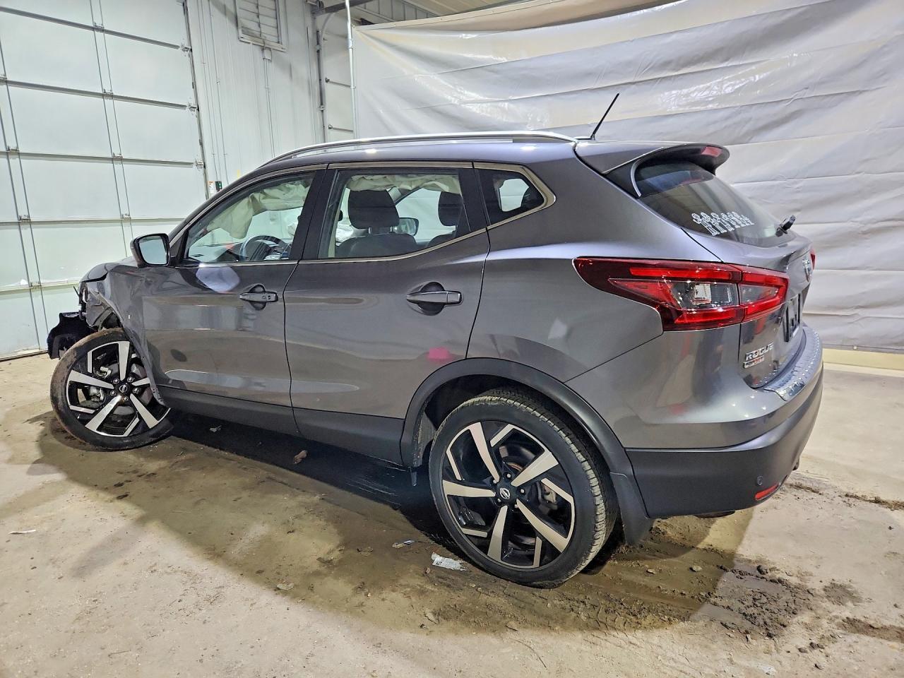 2022 Nissan Rogue Sport Sl - Image 2