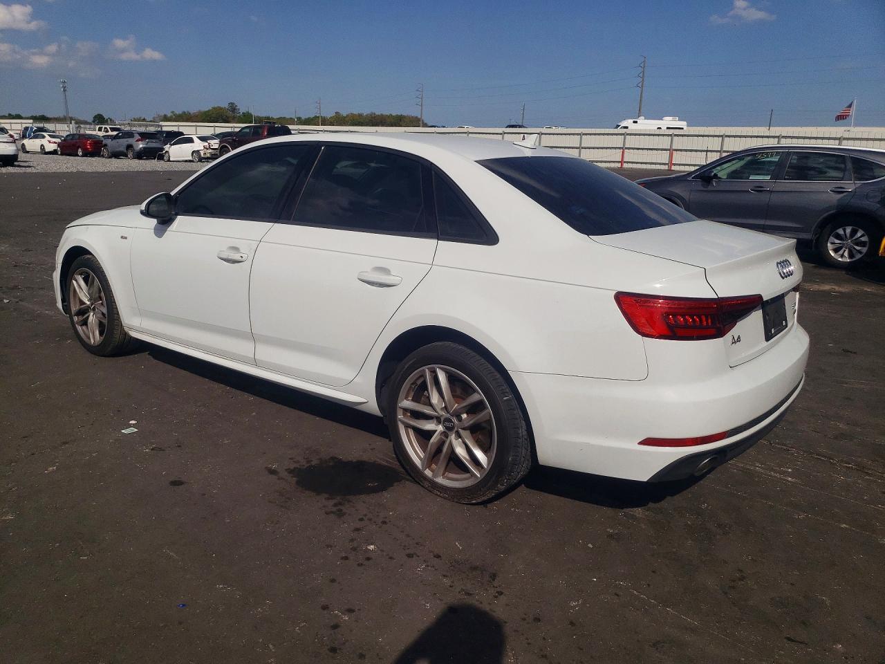 2017 Audi A4 Premium - Фото 2