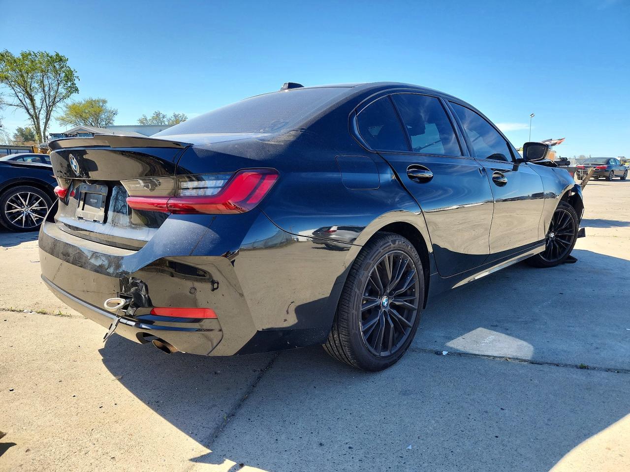 2023 BMW 330Xi - Фото 3